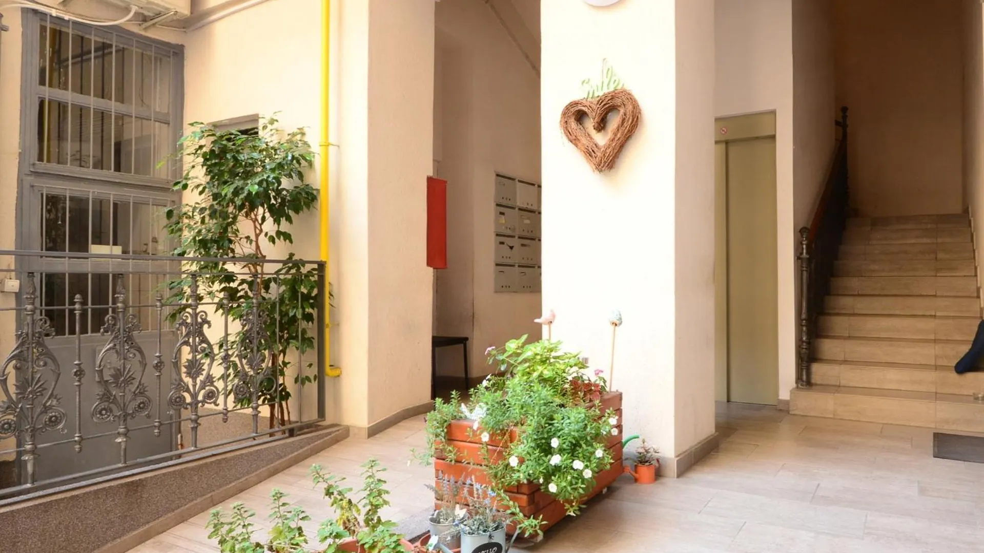 اتصالات Your Place Apartman 